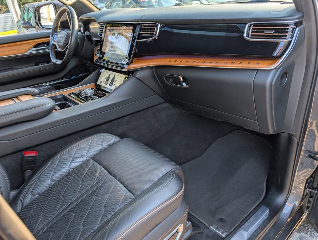 Used 2022 Jeep Grand Wagoneer Series III w/ Rear Seat Video Group 1 AWD/4WD image 18