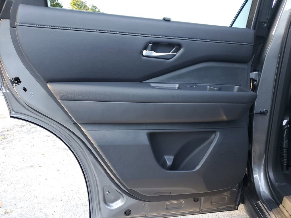 New 2026 Nissan Pathfinder SL image 16