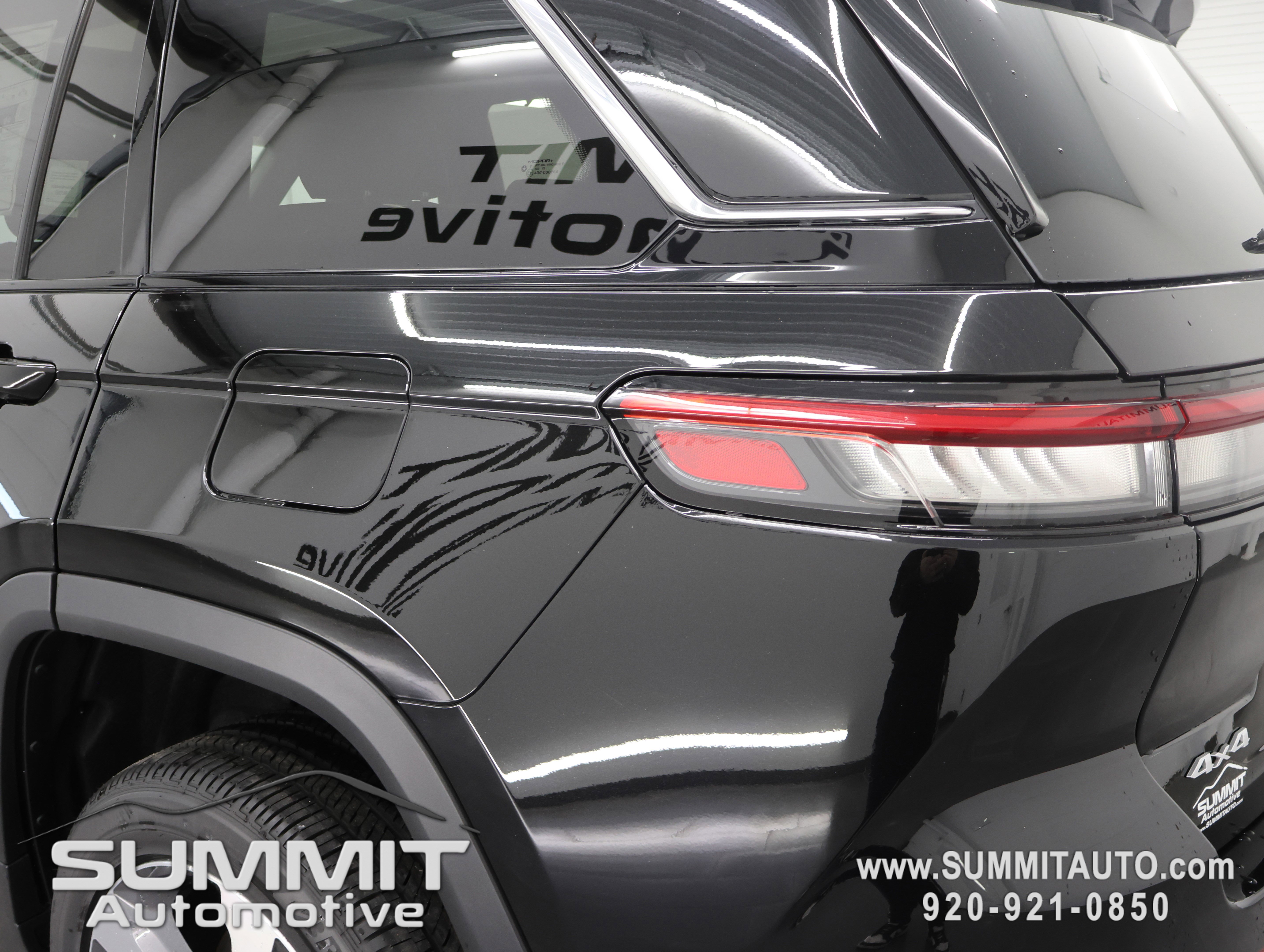 New 2025 Jeep Grand Cherokee Limited w/ Luxury Tech Group II AWD/4WD image 35