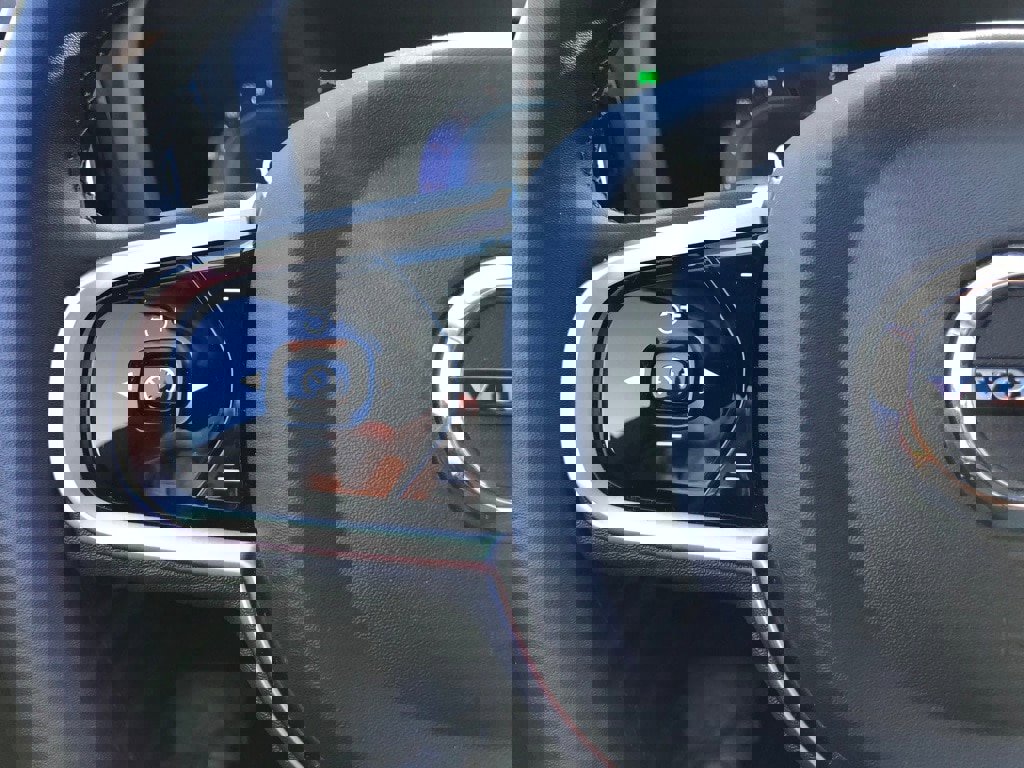 Used 2025 Volvo V60 B5 Cross Country Plus image 21