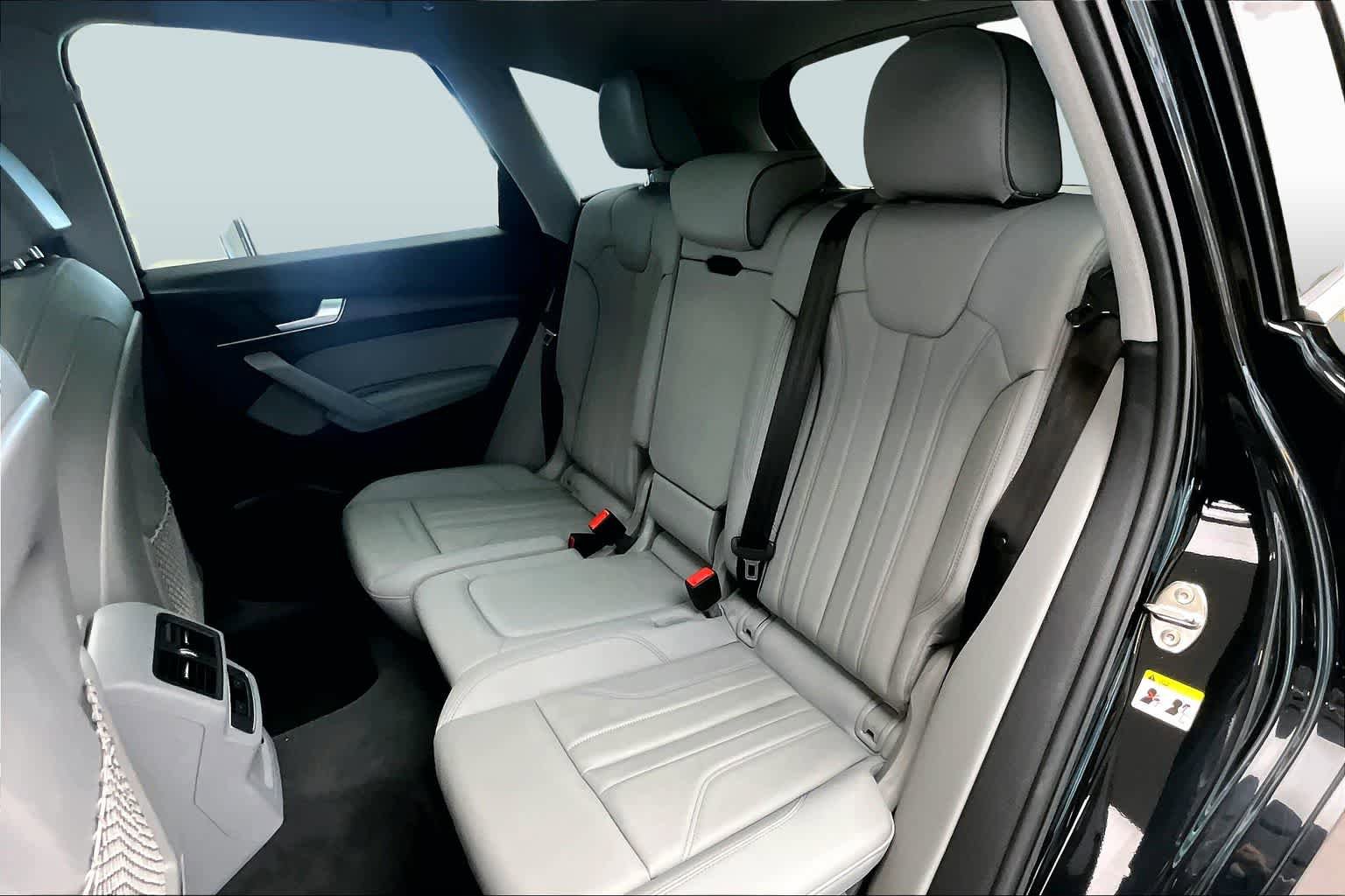 Certified 2025 Audi Q5 2.0T Premium Plus w/ Premium Plus Package AWD/4WD image 21