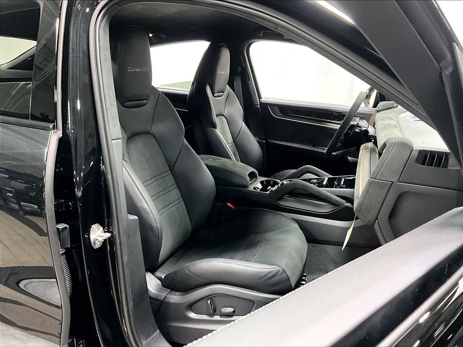 New 2026 Porsche Cayenne Turbo GT image 29