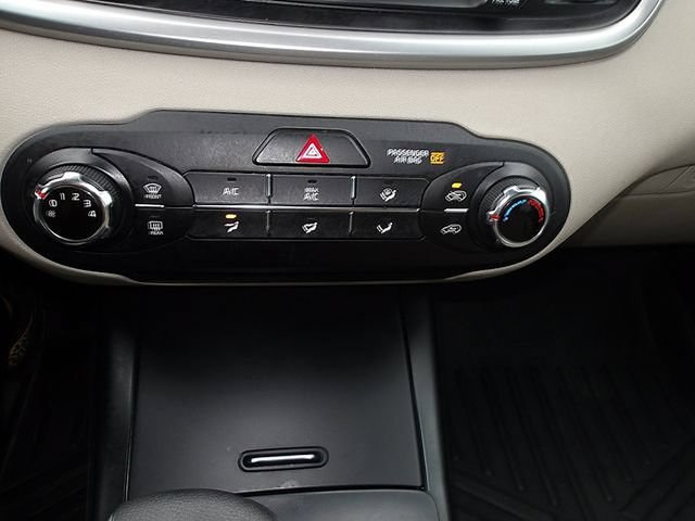 Used 2020 Kia Sorento LX AWD/4WD image 24