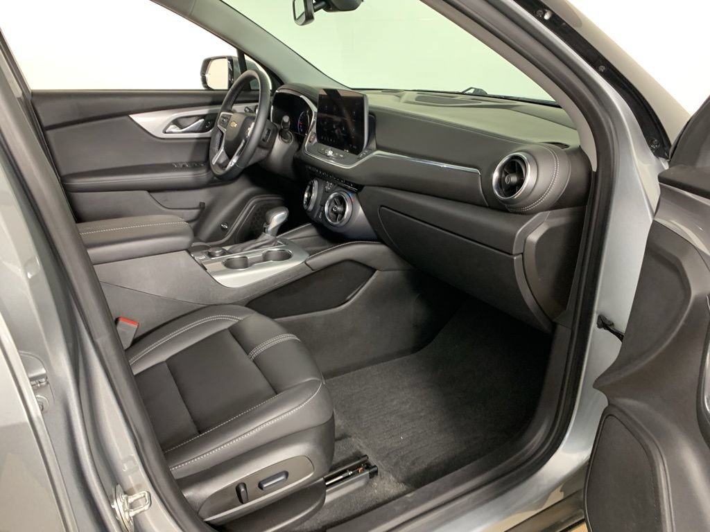 Used 2023 Chevrolet Blazer LT AWD/4WD image 37