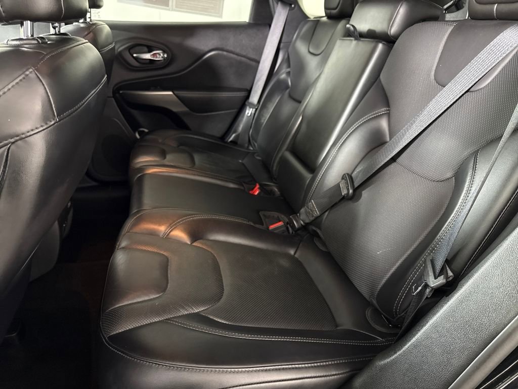 Used 2021 Jeep Cherokee Latitude Lux w/ Comfort/Convenience Group image 12