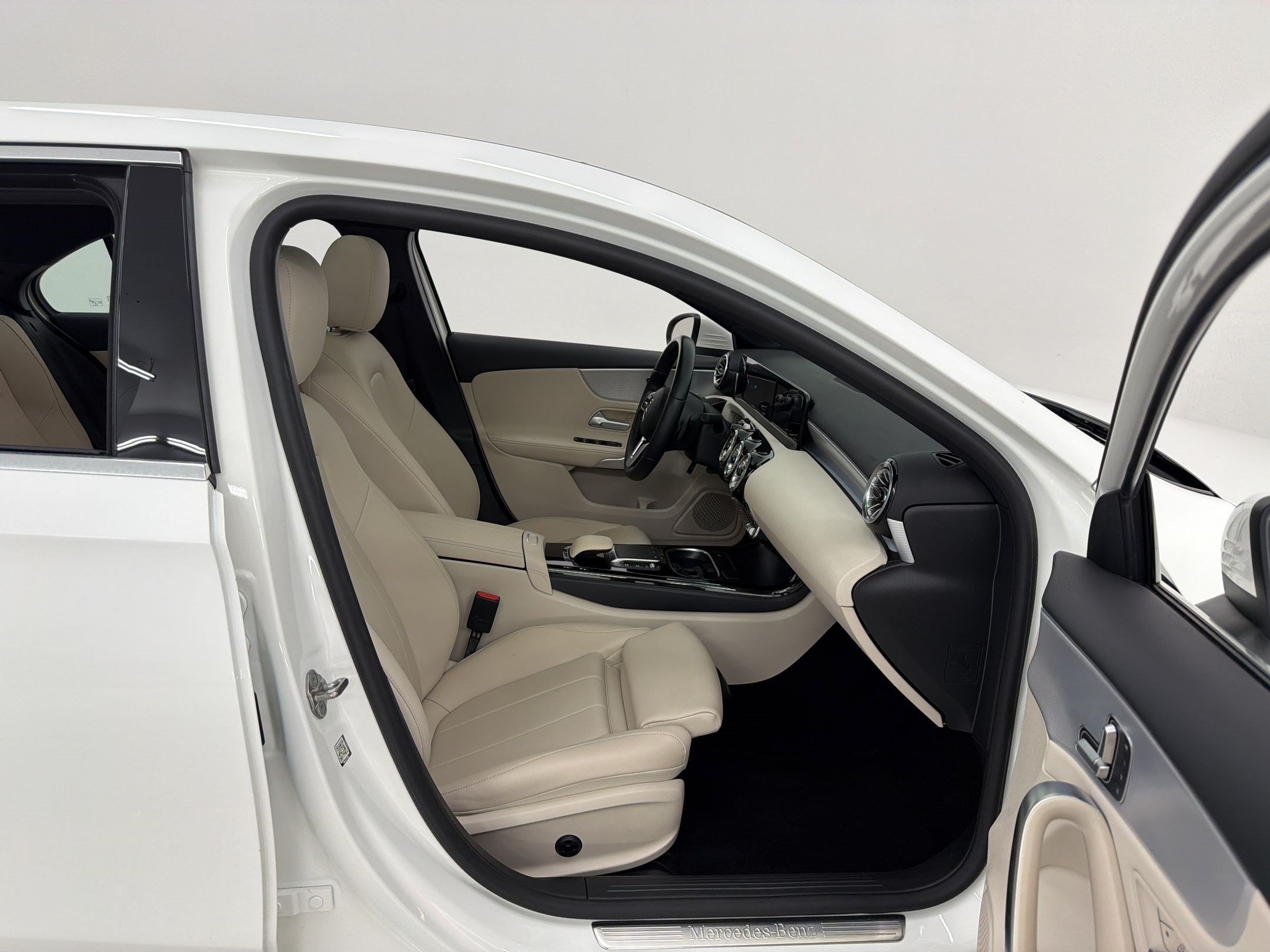 Used 2022 Mercedes-Benz A 220 image 27