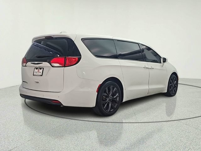 Used 2018 Chrysler Pacifica Touring Plus w/ S Appearance Package FWD image 6