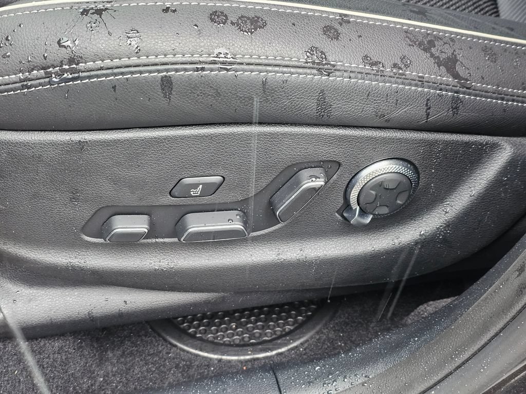 Certified 2025 Genesis GV70 3.5T Sport AWD/4WD image 33