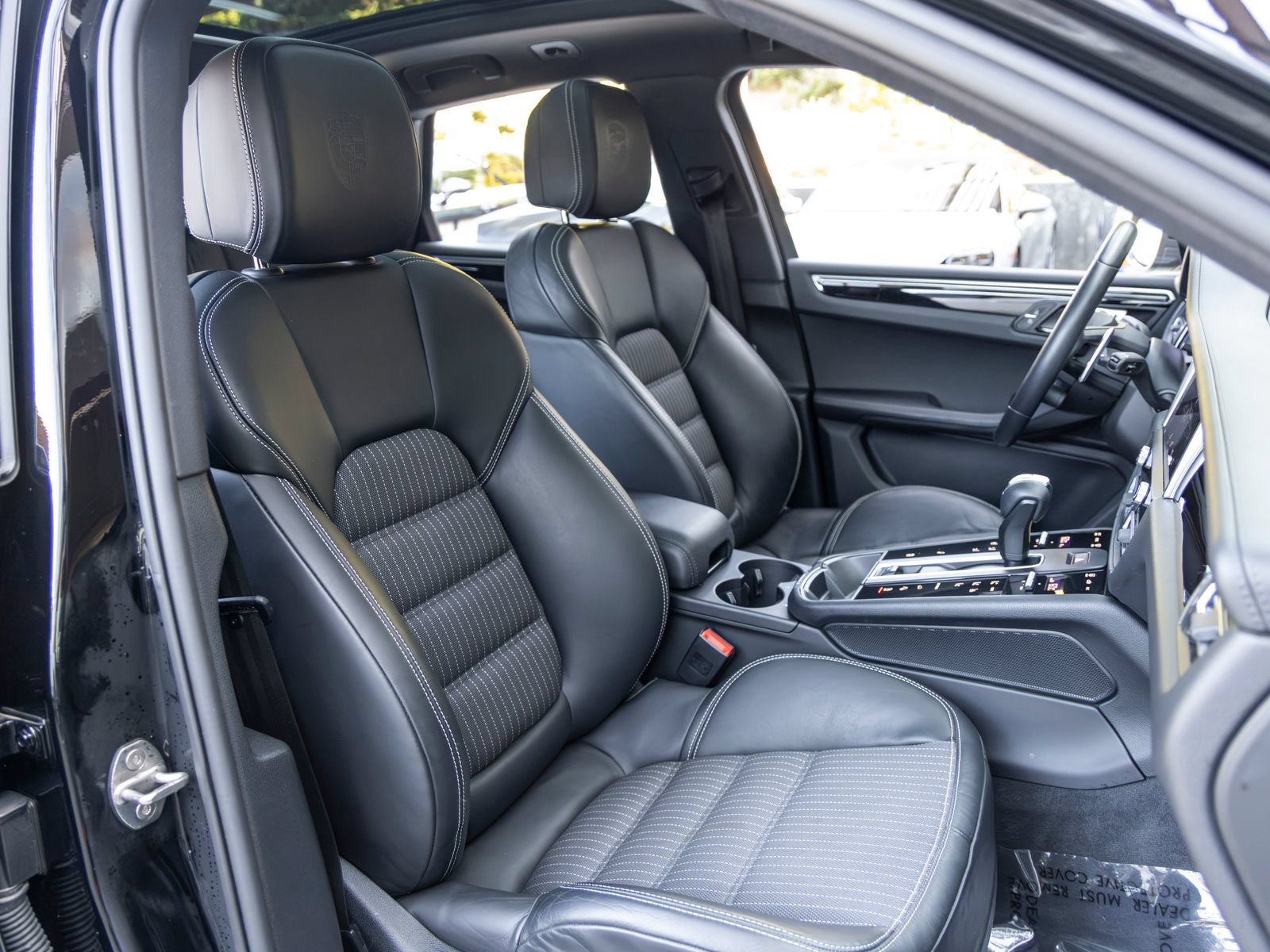 Certified 2023 Porsche Macan Turbo AWD/4WD image 67