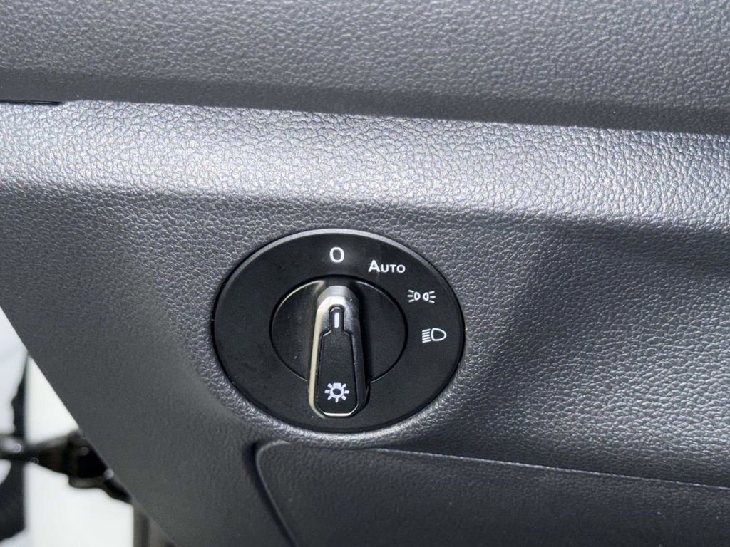 Used 2024 Volkswagen Jetta SE w/ Panoramic Sunroof Package FWD image 28