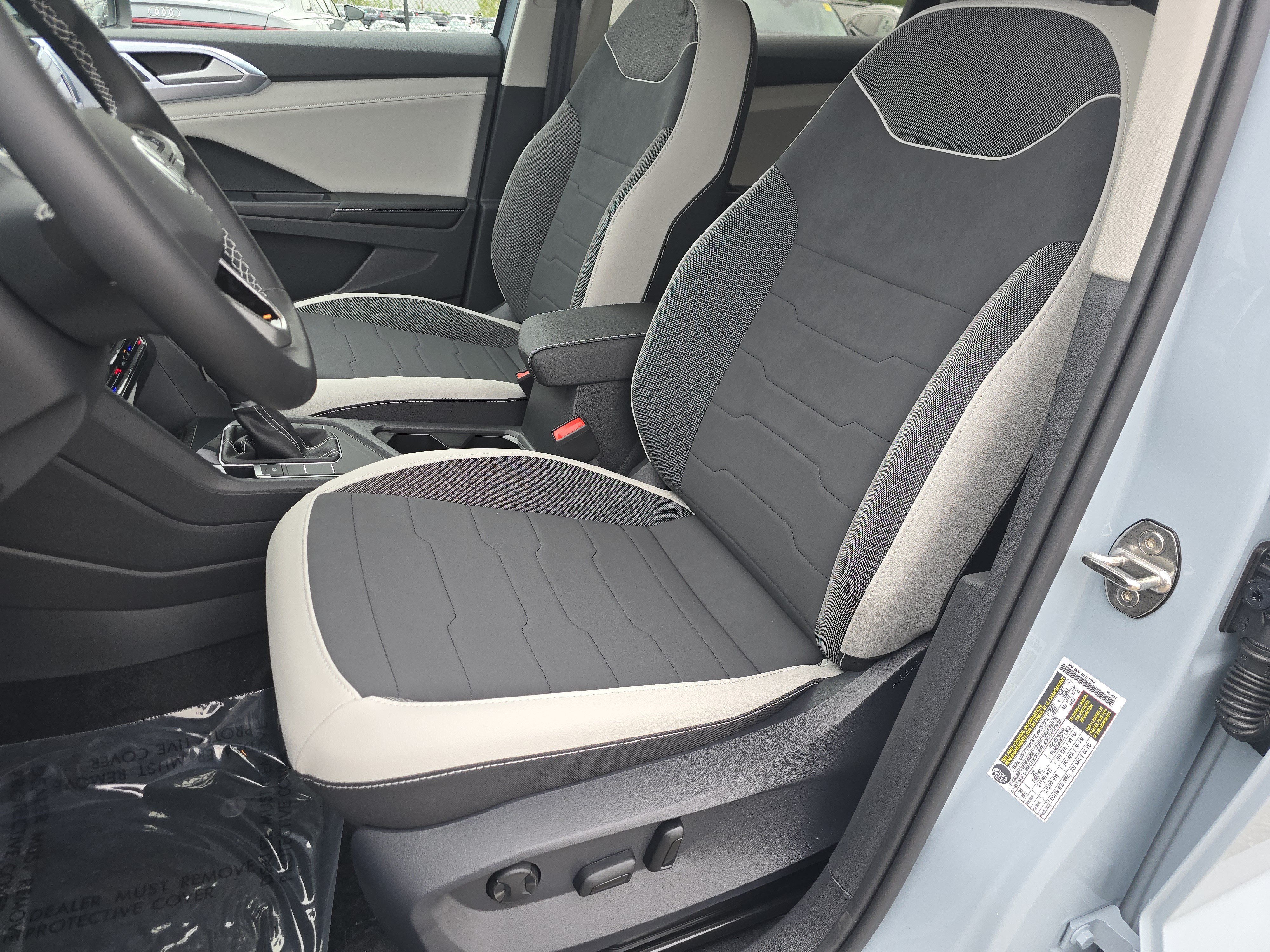 New 2027 Volkswagen Taos SE FWD image 18