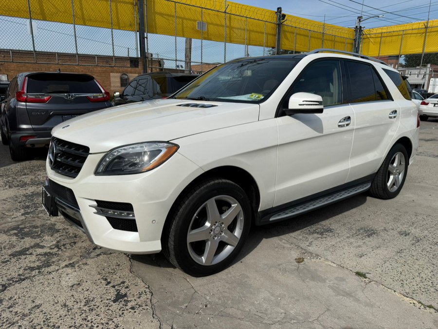 Used 2015 Mercedes-Benz ML 400 4MATIC w/ Lighting Package image 3