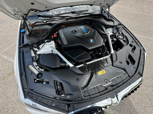 Used 2021 BMW 530e w/ Parking Assistance Package RWD image 31
