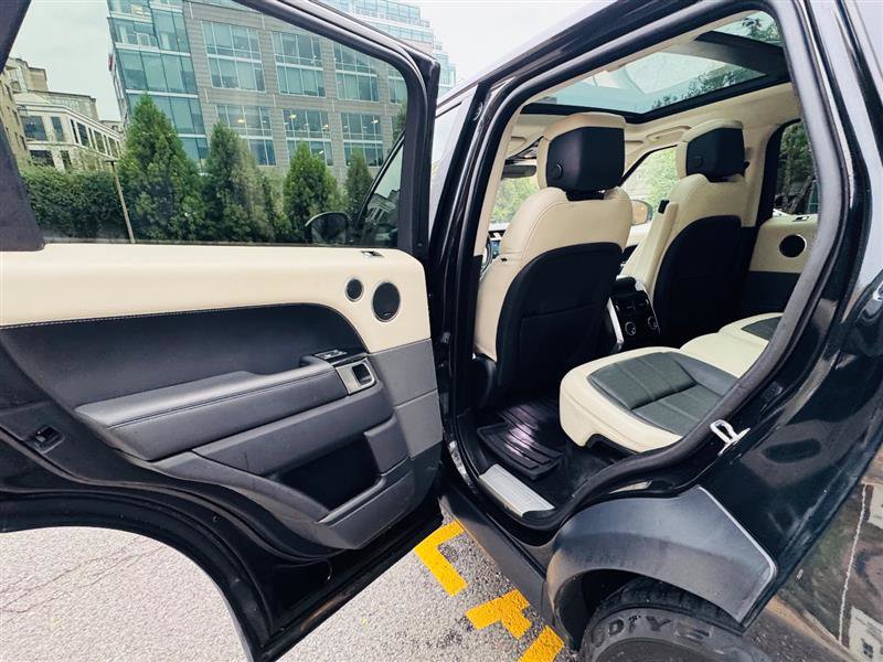 Used 2019 Land Rover Range Rover Sport HSE Dynamic image 32