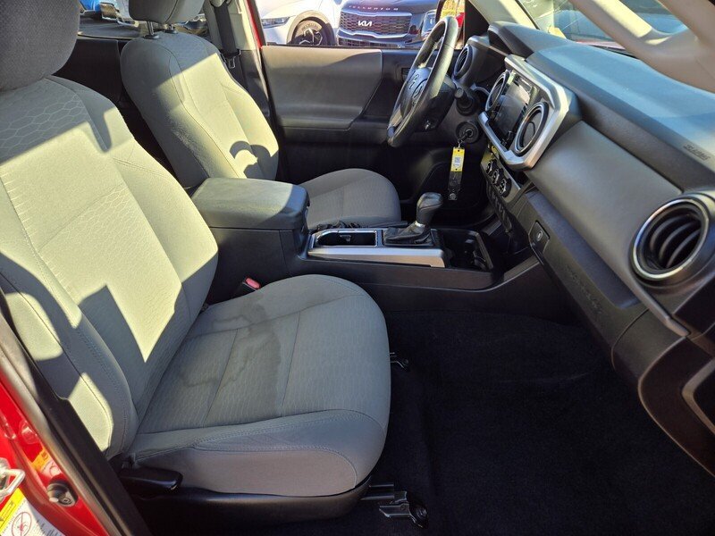 Used 2017 Toyota Tacoma SR5 RWD image 16