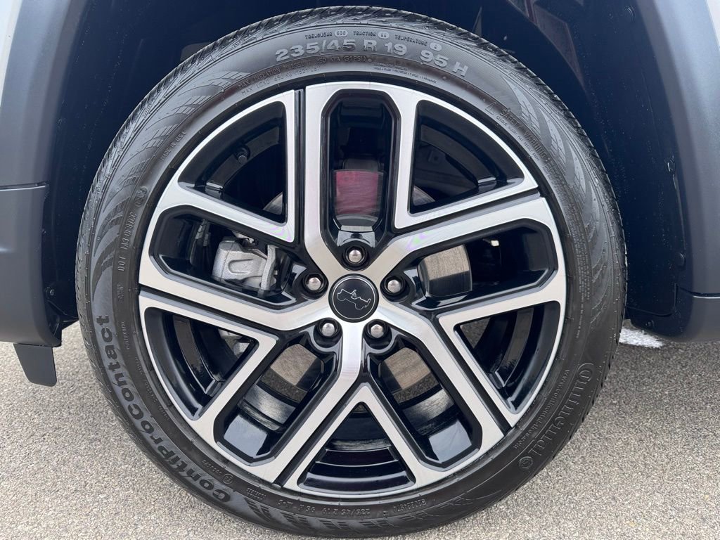 Used 2025 Jeep Compass Limited image 9