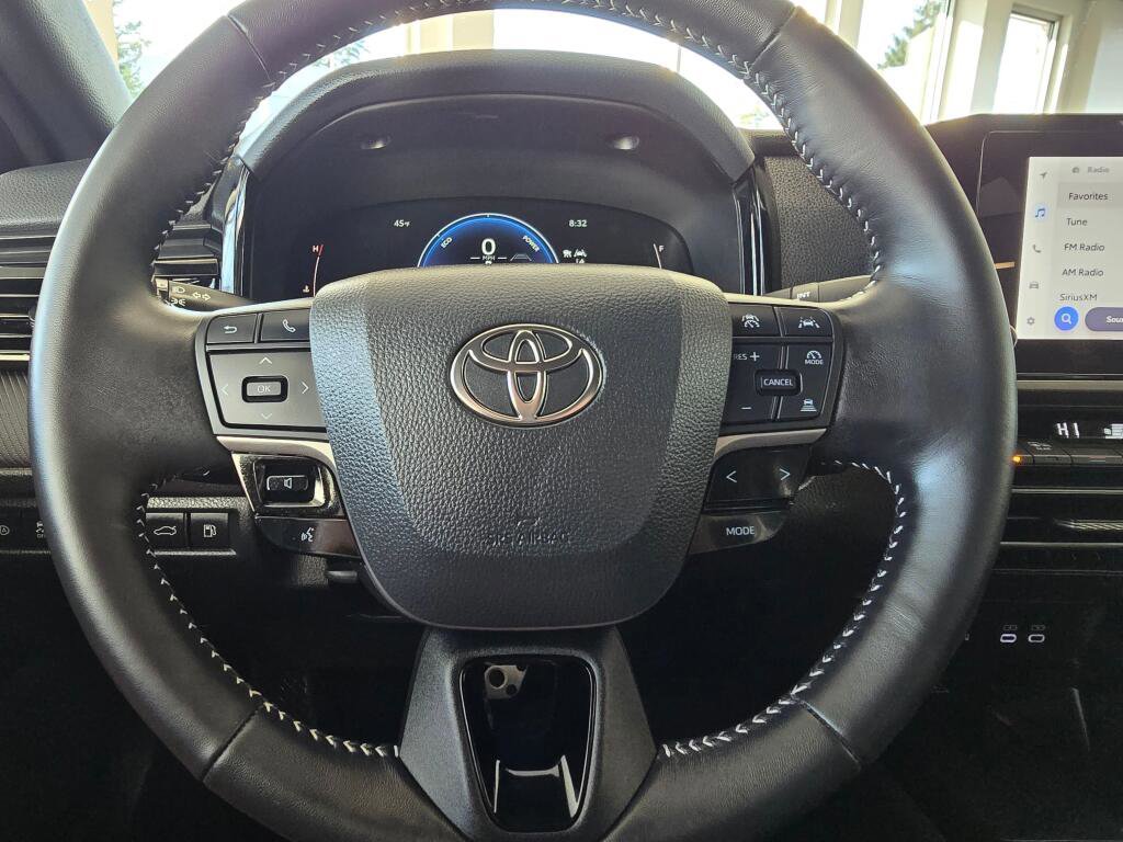 Used 2025 Toyota Camry SE image 26
