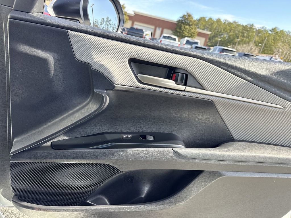 Used 2025 Toyota Camry SE w/ Convenience Package image 22