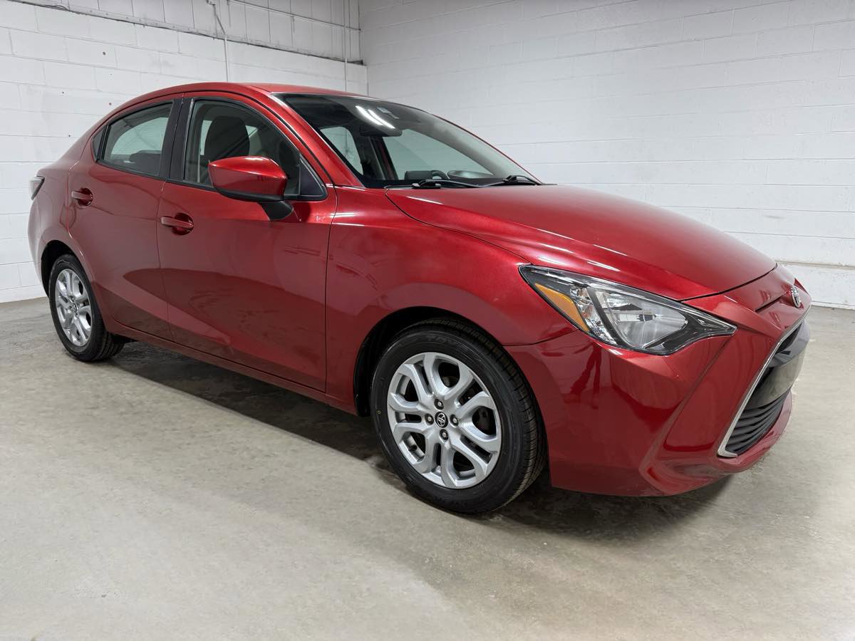 Used 2017 Toyota Yaris iA image 3