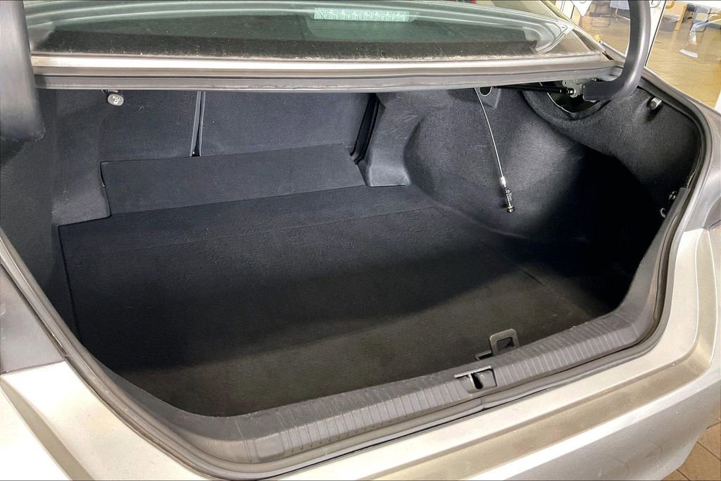 Used 2021 Toyota Avalon XLE FWD image 18