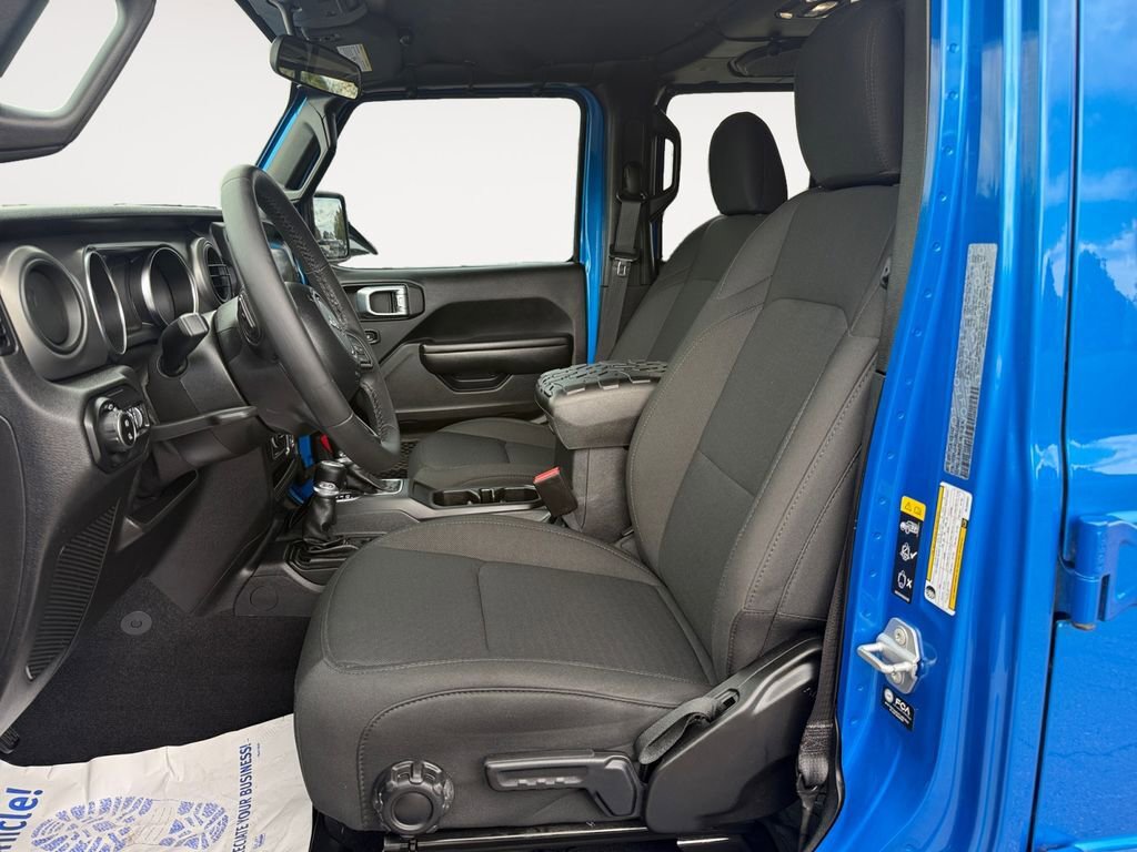 Used 2021 Jeep Gladiator Willys AWD/4WD image 9
