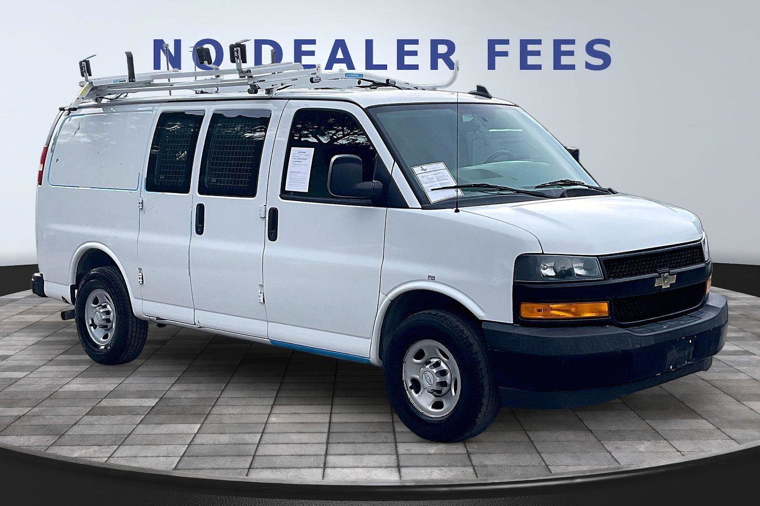 Used 2018 Chevrolet Express 2500 w/ Driver Convenience Package RWD image 3