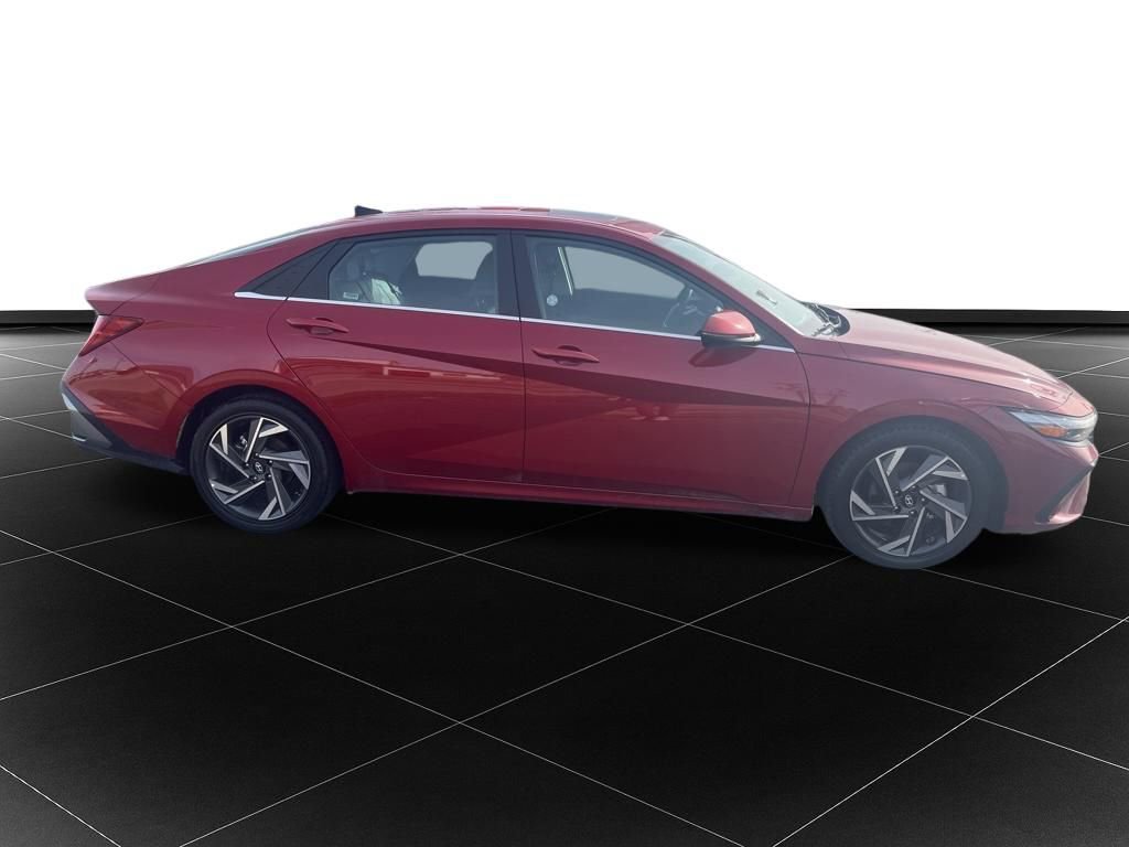 Used 2025 Hyundai Elantra Limited image 6