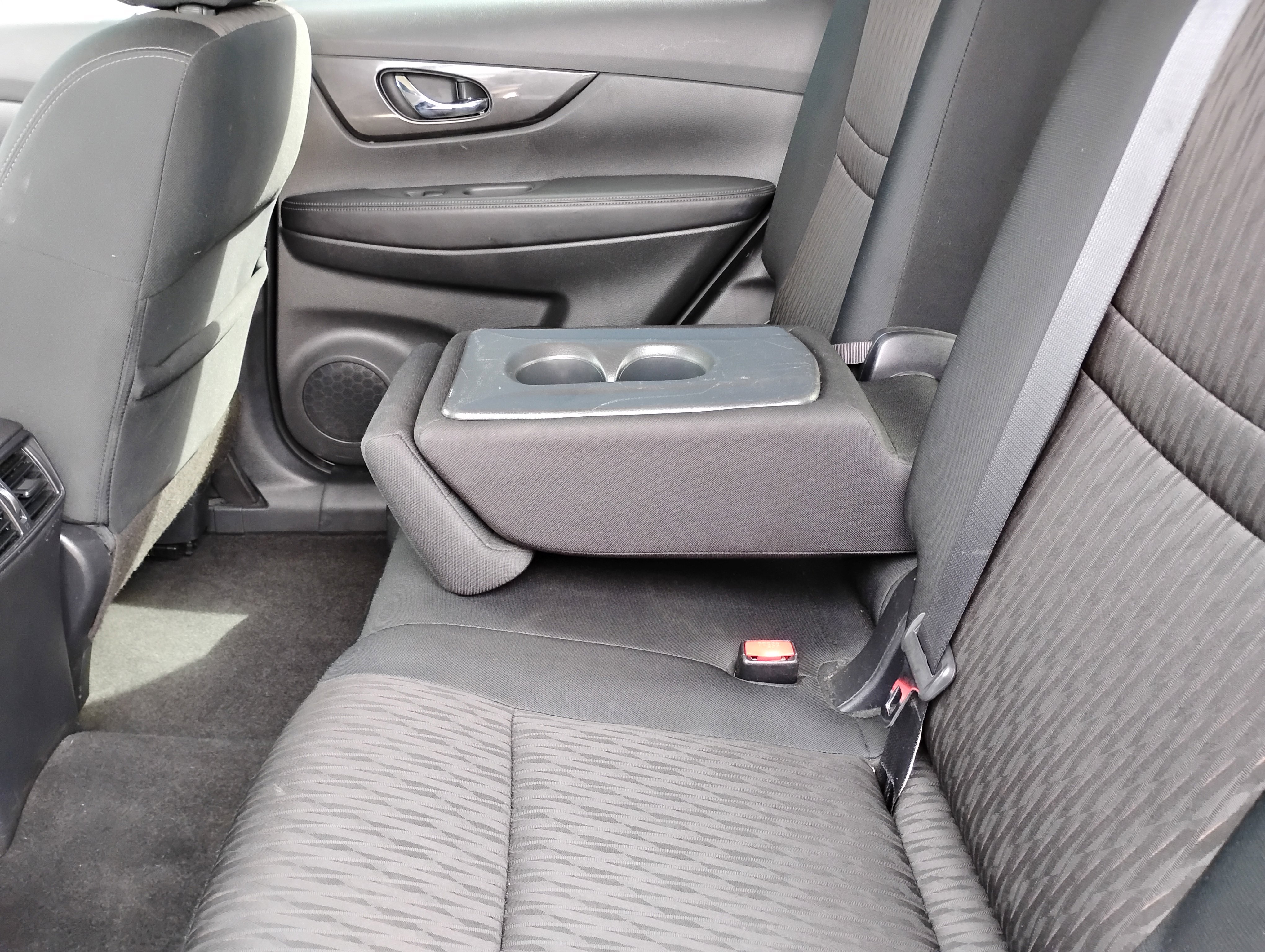 Used 2017 Nissan Rogue SV w/ Midnight Edition Package FWD image 17