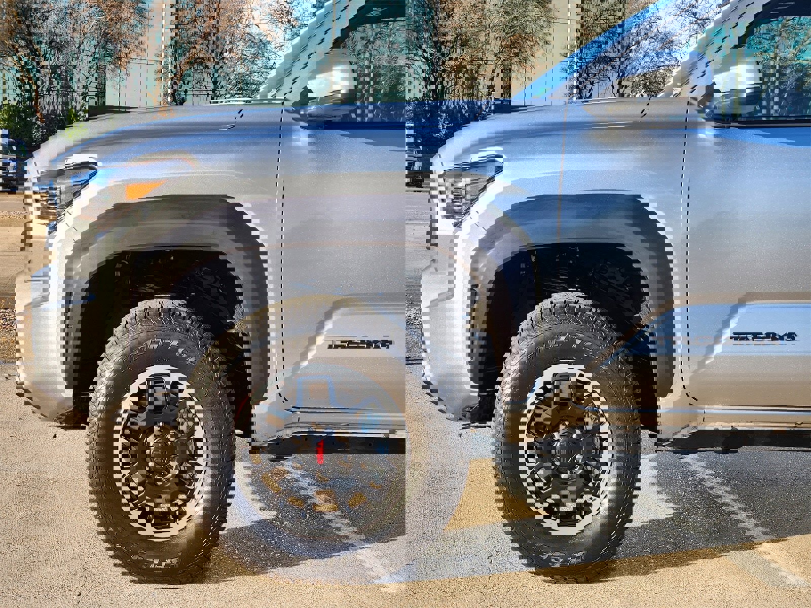 Used 2025 Toyota Tacoma TRD Off-Road image 8