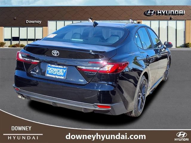 Used 2025 Toyota Camry SE image 3