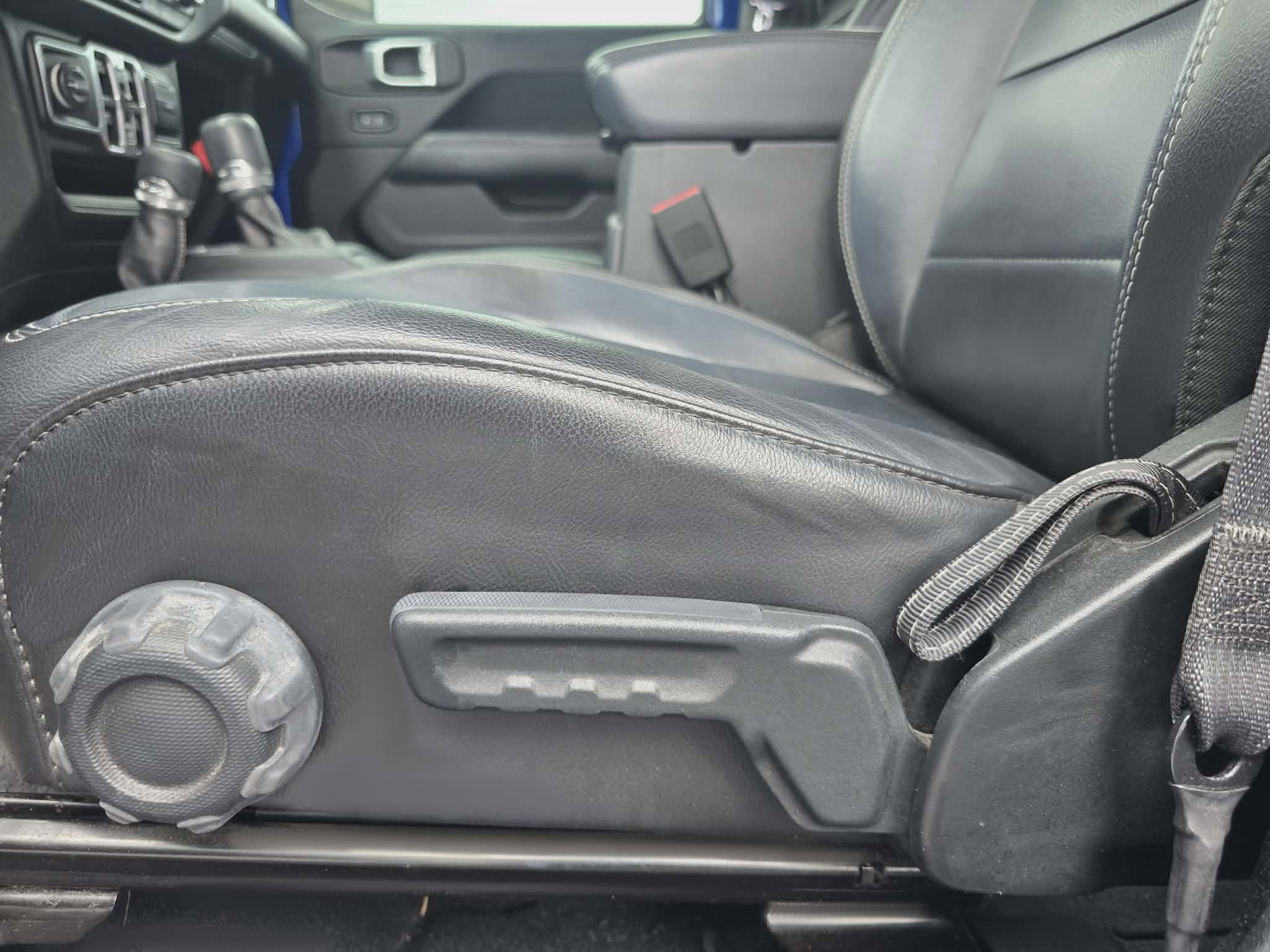 Used 2018 Jeep Wrangler Unlimited Sahara image 13