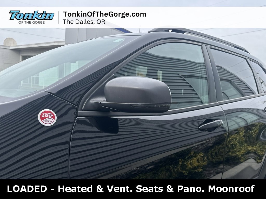 Used 2017 Jeep Cherokee Trailhawk image 12