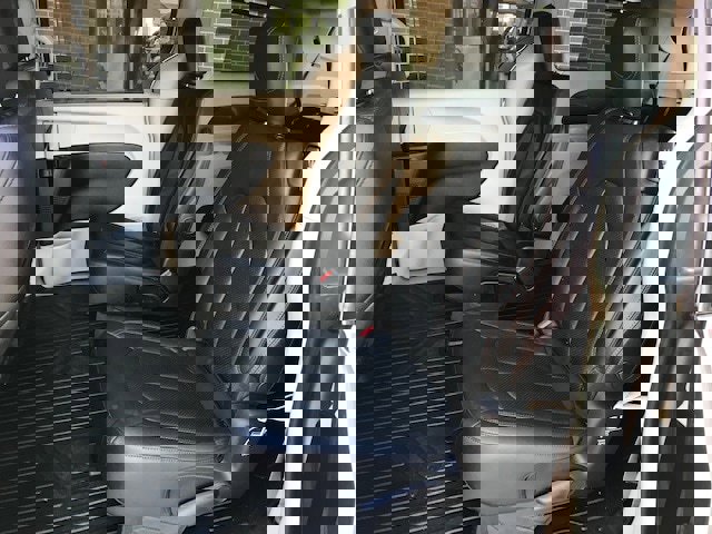 Used 2018 Chrysler Pacifica Touring-L image 7