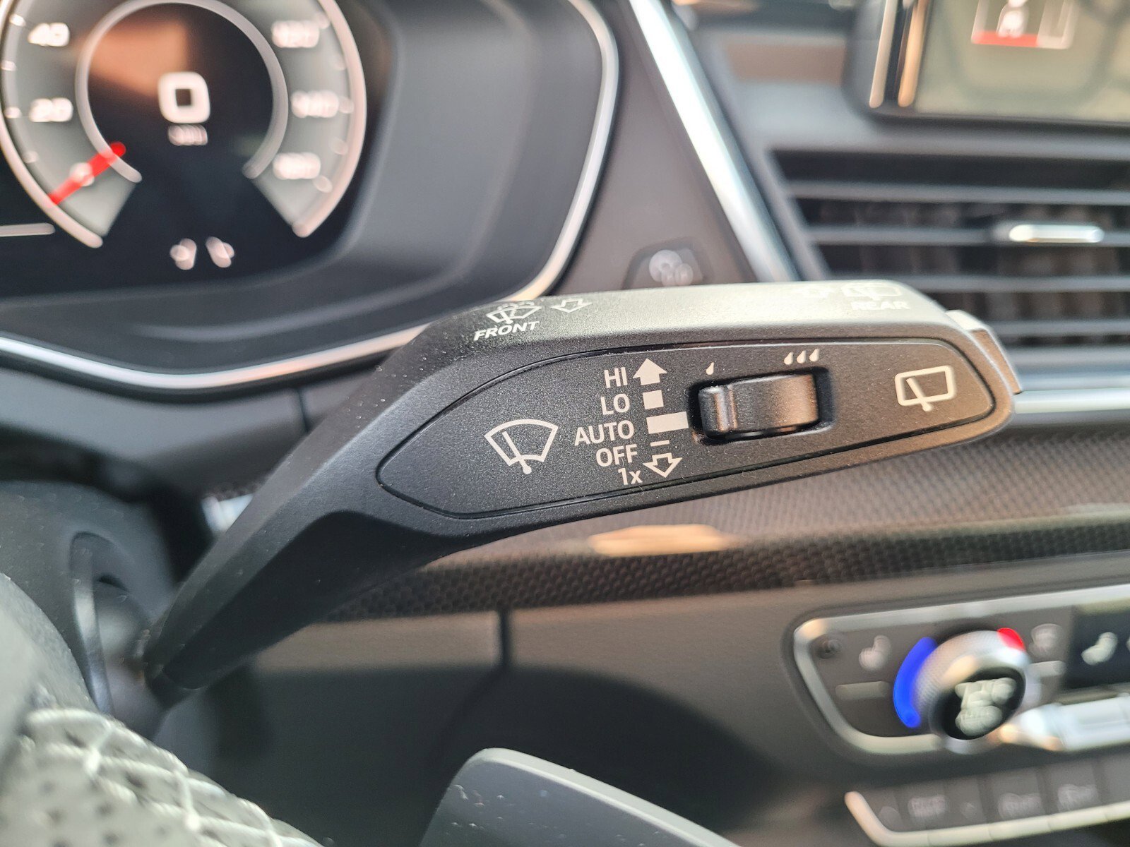 Used 2023 Audi SQ5 Premium Plus w/ Premium Plus Package image 29