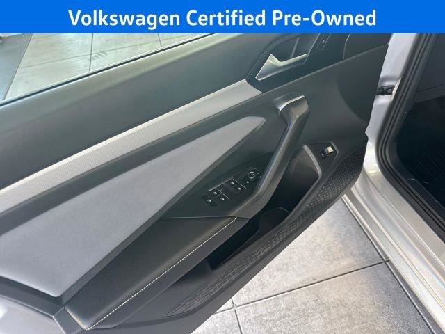 Used 2025 Volkswagen Jetta SE w/ Sunroof Package image 15