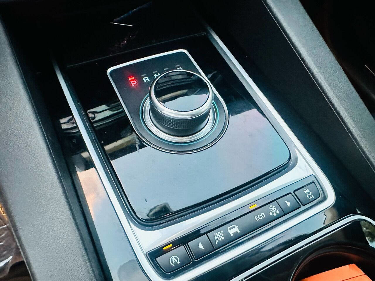 Used 2017 Jaguar F-PACE Prestige image 22