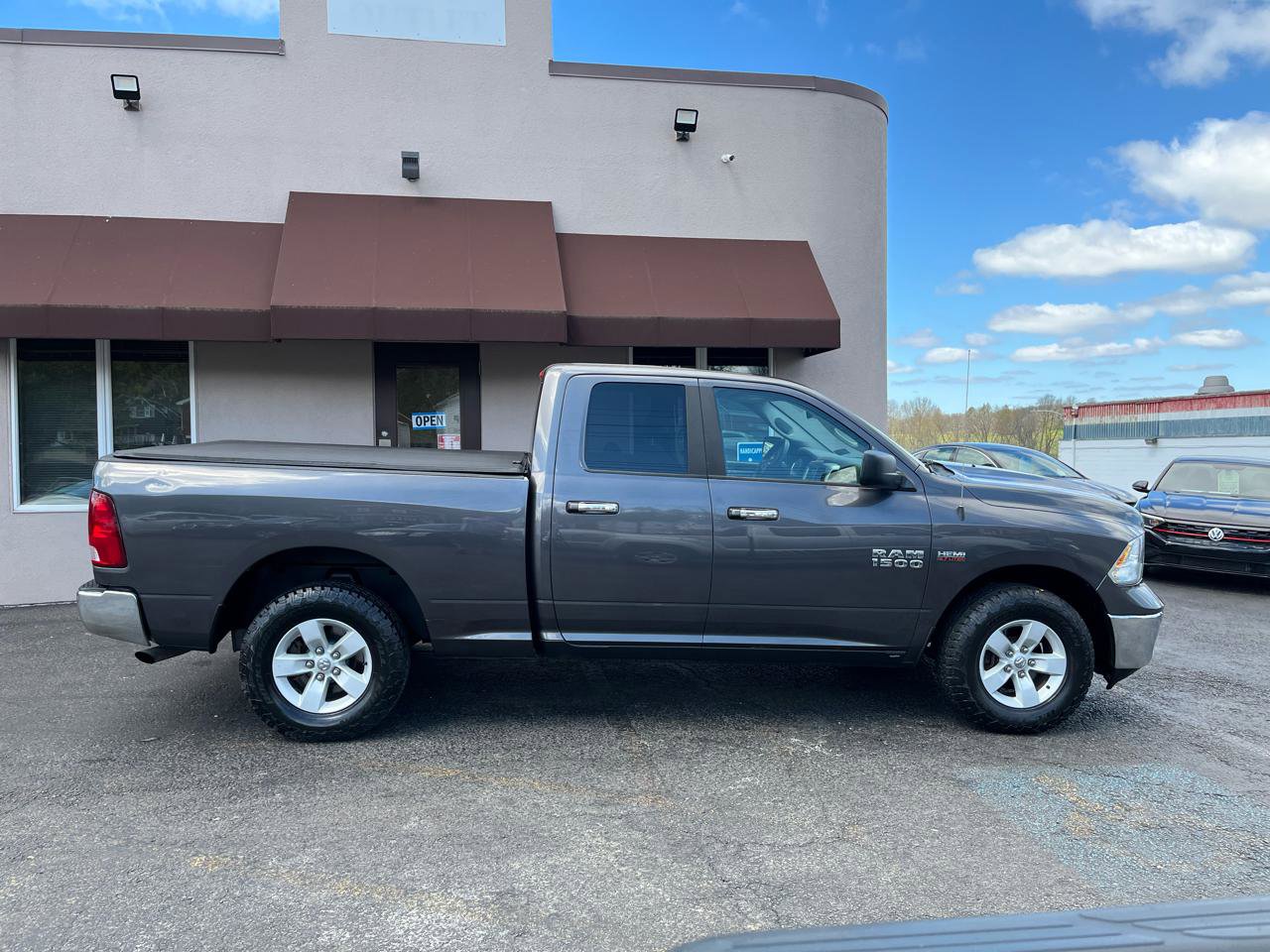 Used 2016 RAM 1500 Classic SLT AWD/4WD image 4