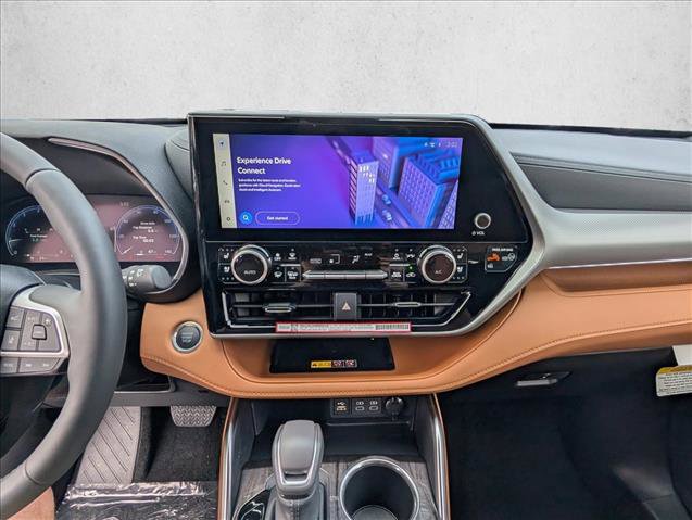 New 2025 Toyota Highlander Platinum image 16