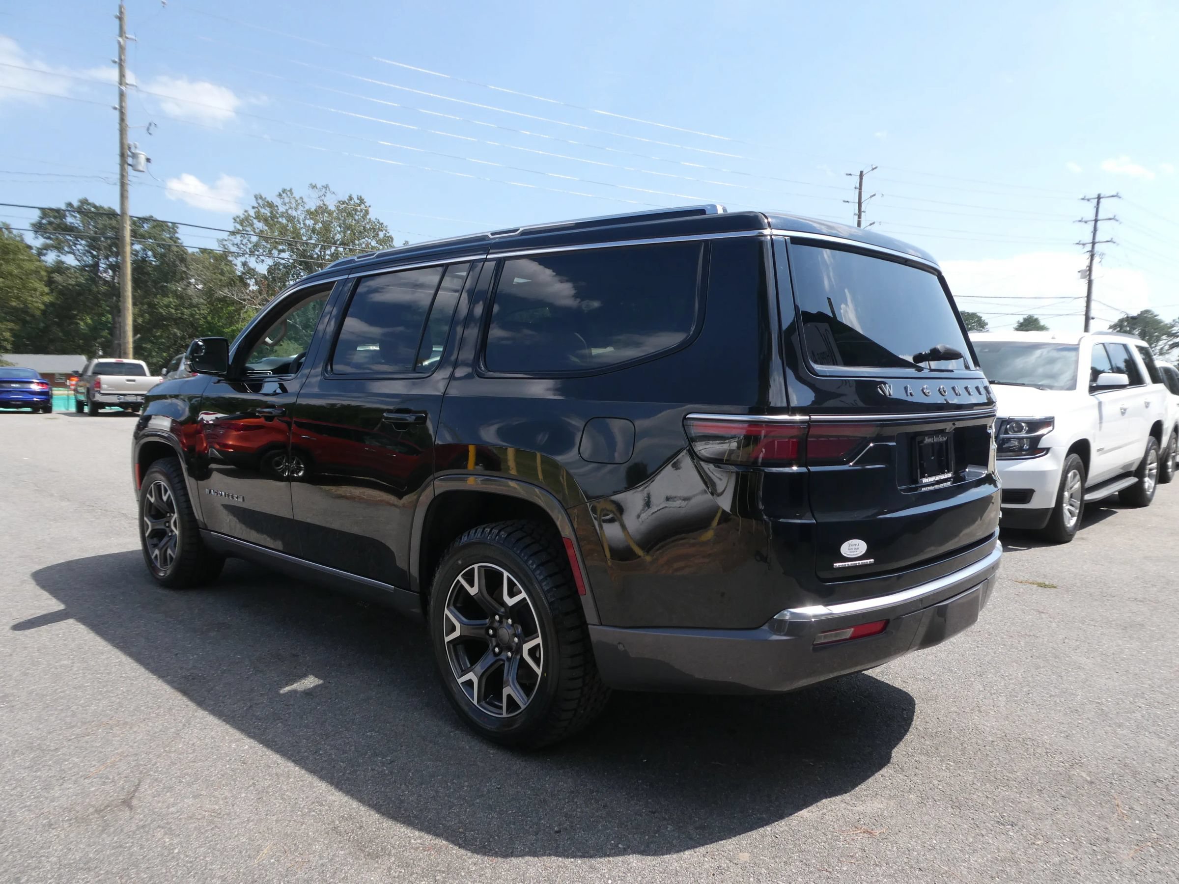 Used 2022 Jeep Wagoneer Series III w/ Premium Group I AWD/4WD image 8
