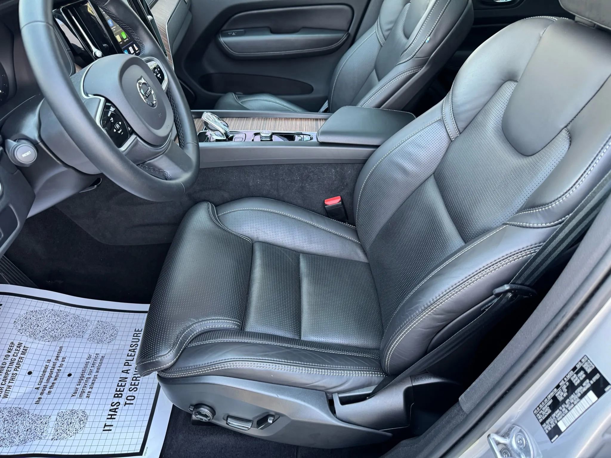 Used 2023 Volvo XC60 B5 Ultimate w/ Climate Package image 11