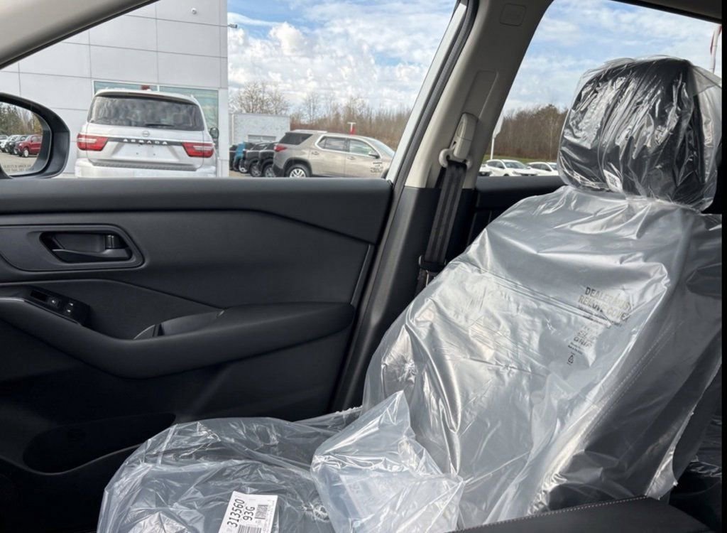 Certified 2025 Nissan Rogue S image 17