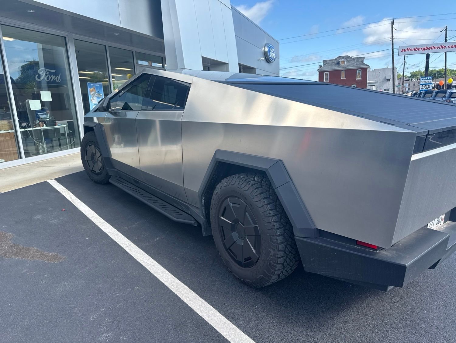 Used 2024 Tesla Cybertruck AWD Crew Cab image 8