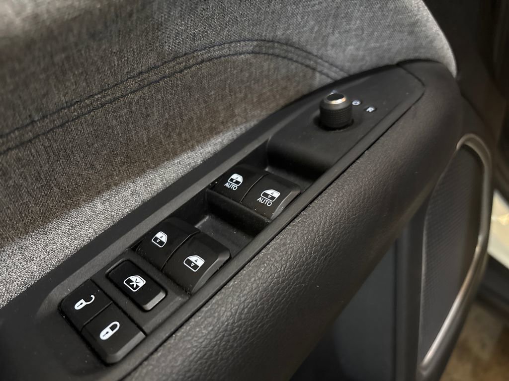 Used 2024 Jeep Compass Latitude w/ Convenience Group image 11