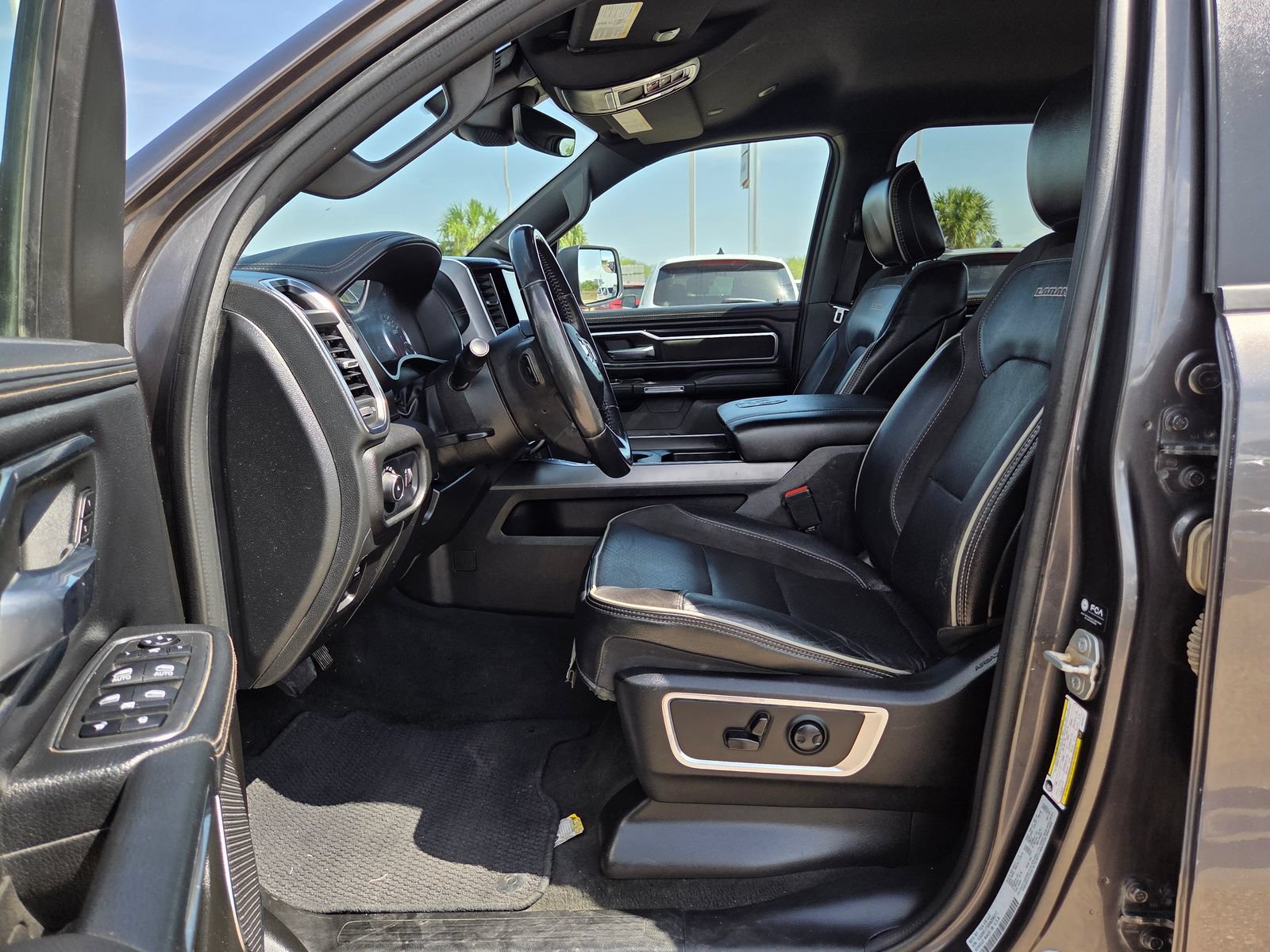 Used 2024 RAM 1500 Laramie AWD/4WD image 16