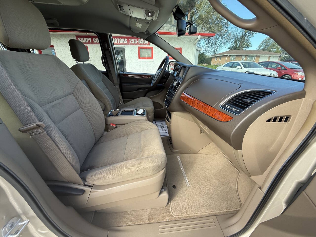 Used 2015 Chrysler Town & Country Touring w/ Driver Convenience Group FWD image 14
