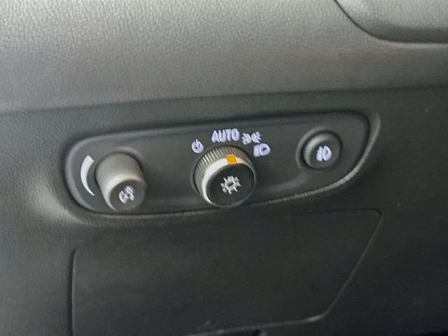 Used 2022 Buick Encore GX Preferred w/ Cold Weather Comfort Package AWD/4WD image 11