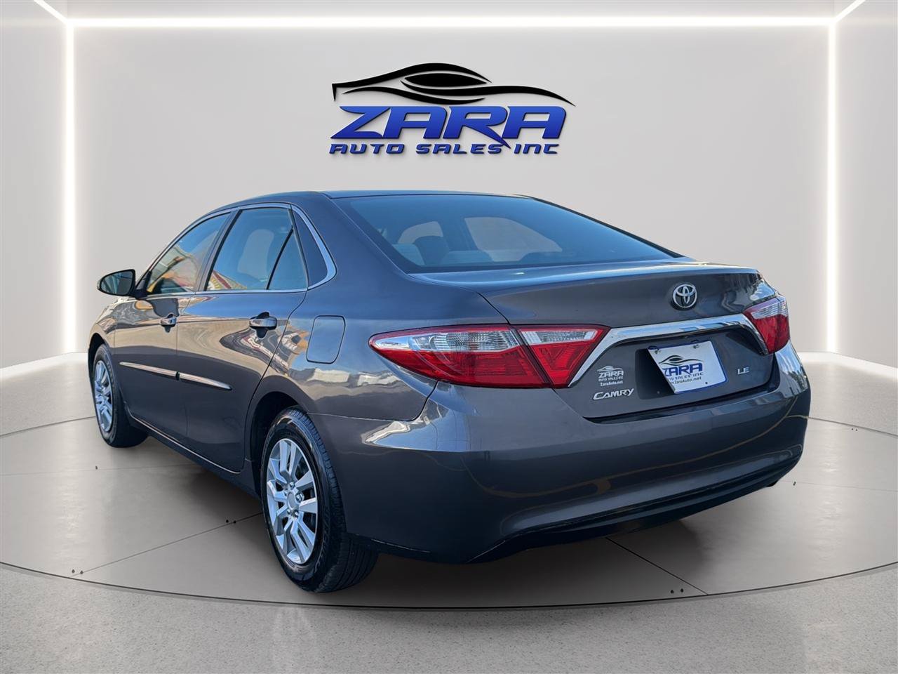 Used 2015 Toyota Camry LE FWD image 5