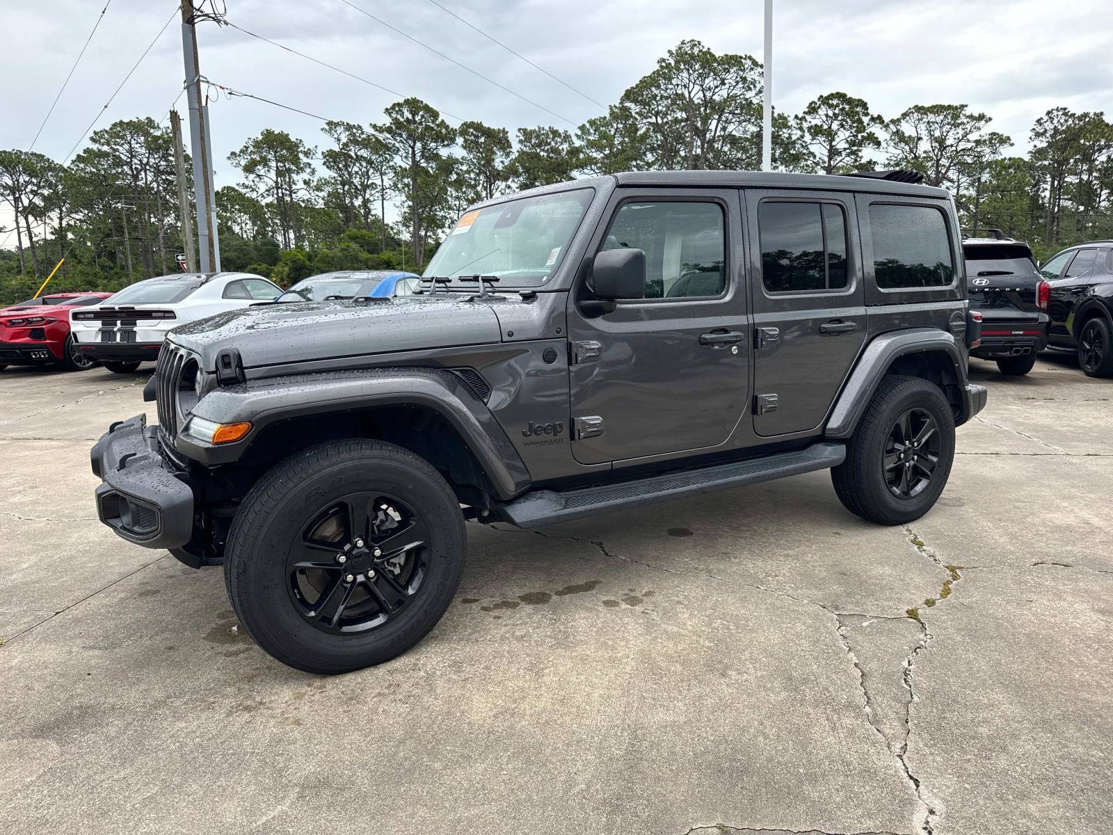 Used 2022 Jeep Wrangler Unlimited Sahara AWD/4WD image 7