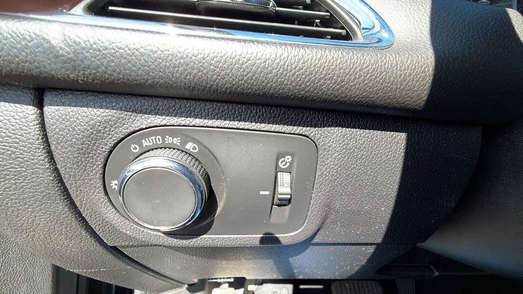 Used 2017 Chevrolet Cruze LT w/ Leather Package image 19