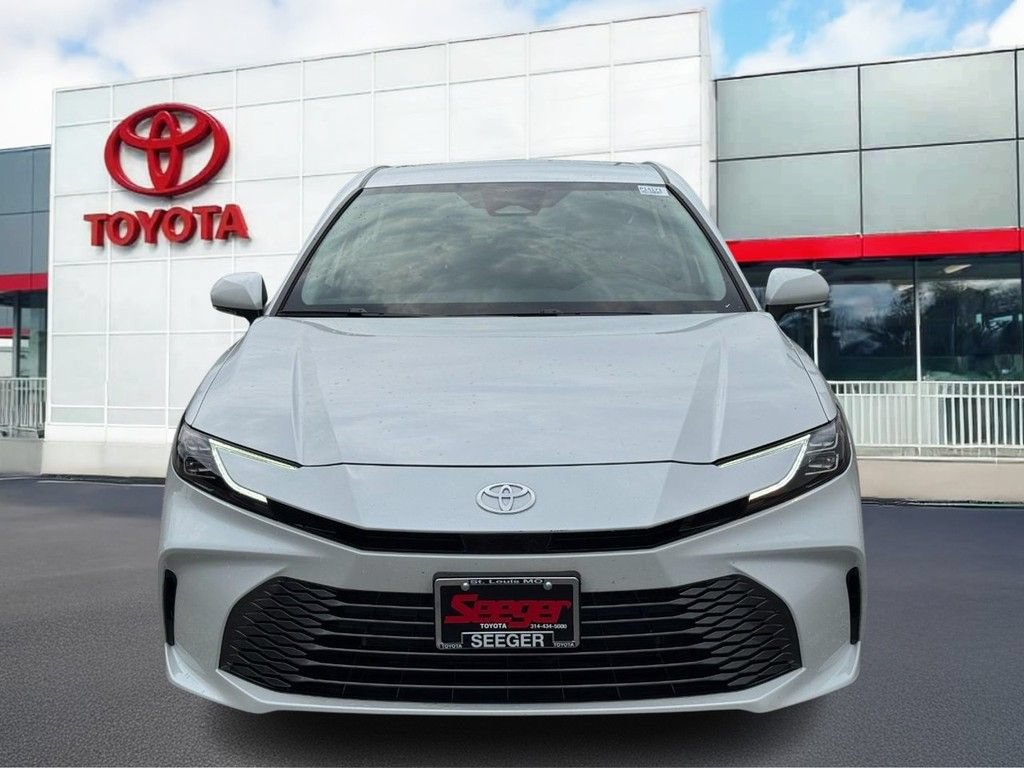 Used 2026 Toyota Camry XLE FWD image 14